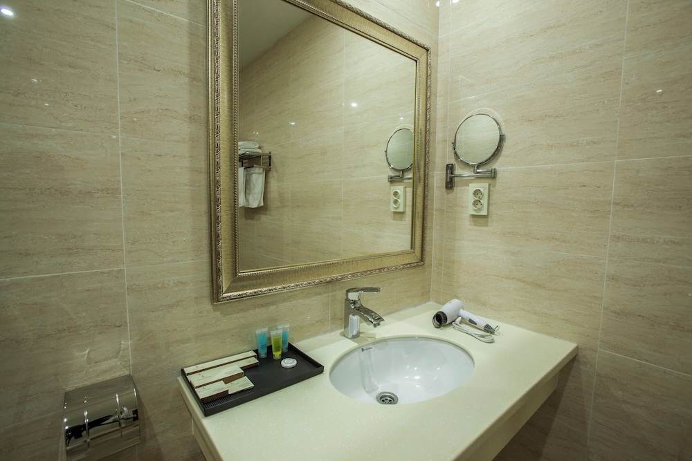 Renion Park Hotel 32/34