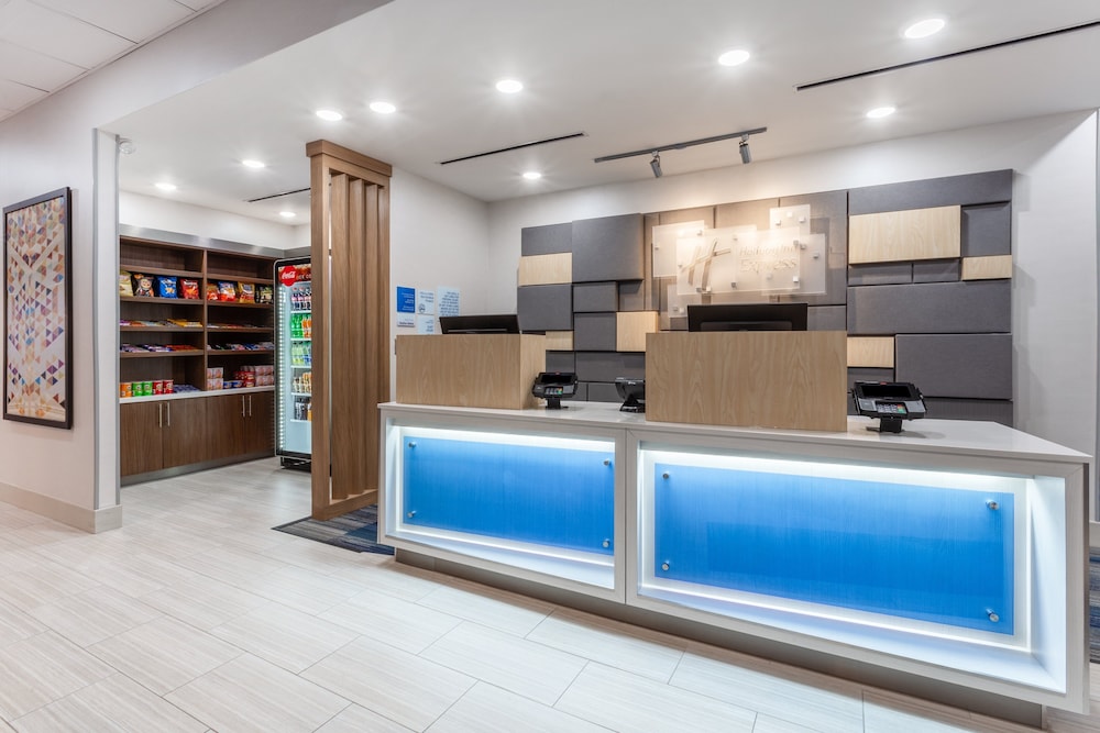 Holiday Inn Express Kearney 12/48