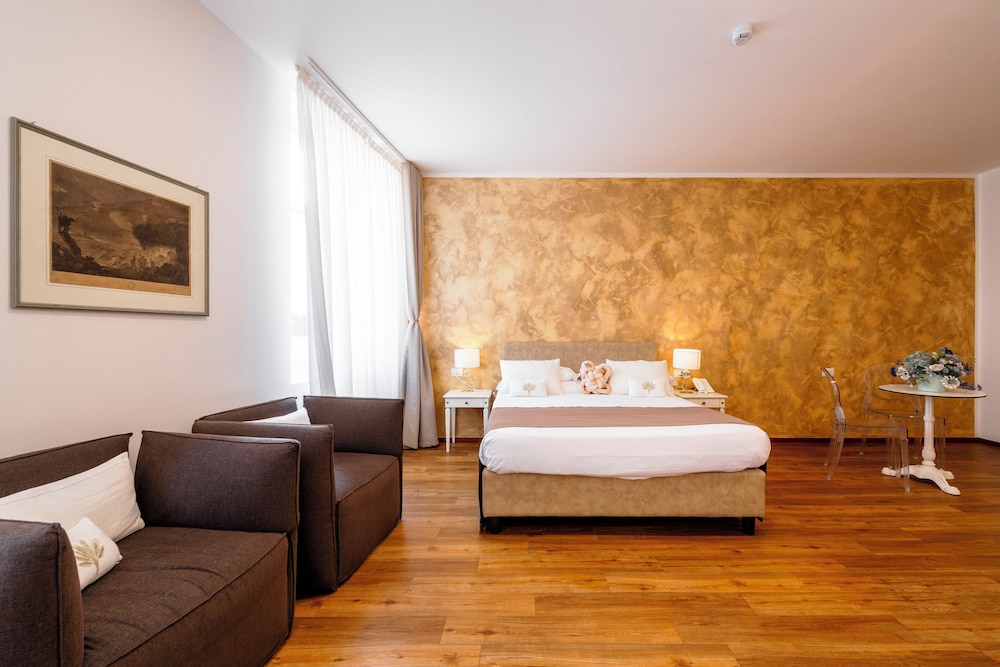 JUNIOR, QUEEN BED