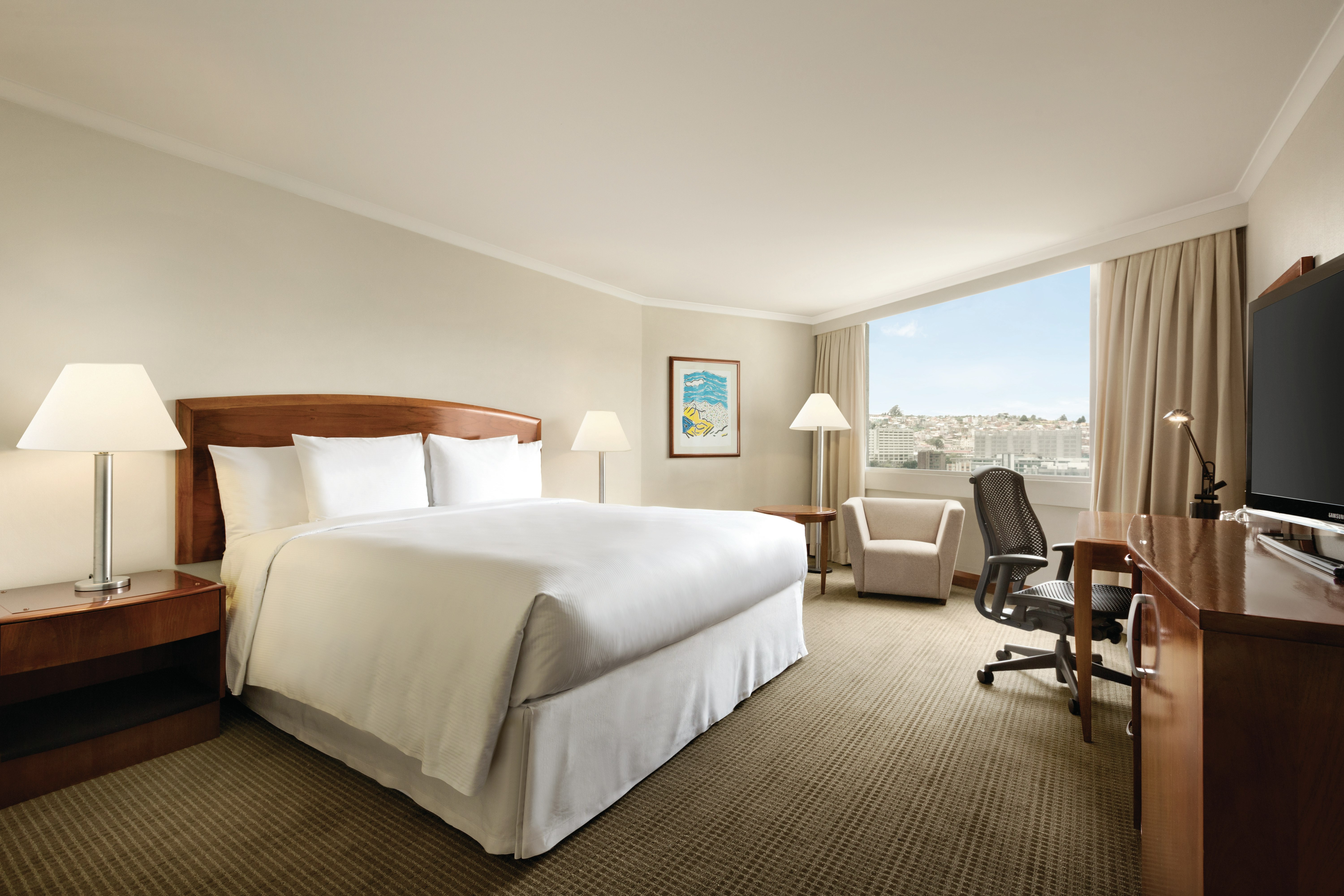 DELUXE, KING BED