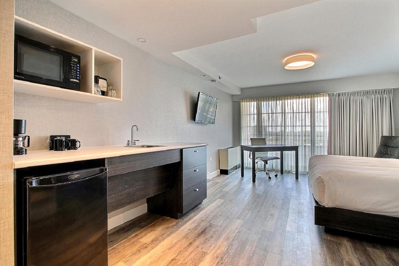 Standard, King Bed, Murphy Bed, Balcony