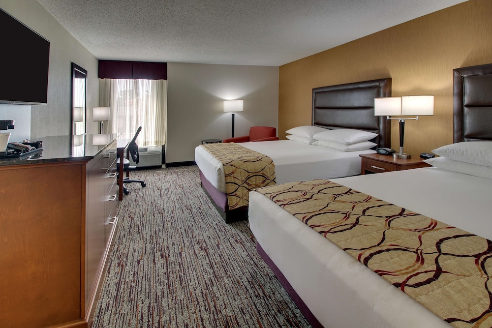 Drury Inn and Suites Bowling Green KY 8/50