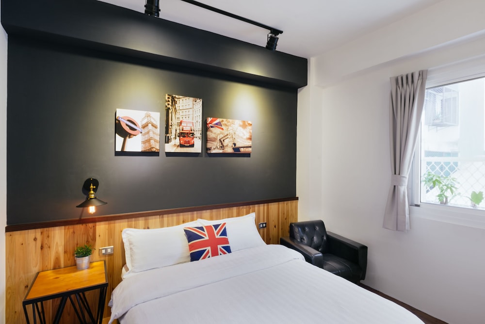 Mutter Apartment 6/50