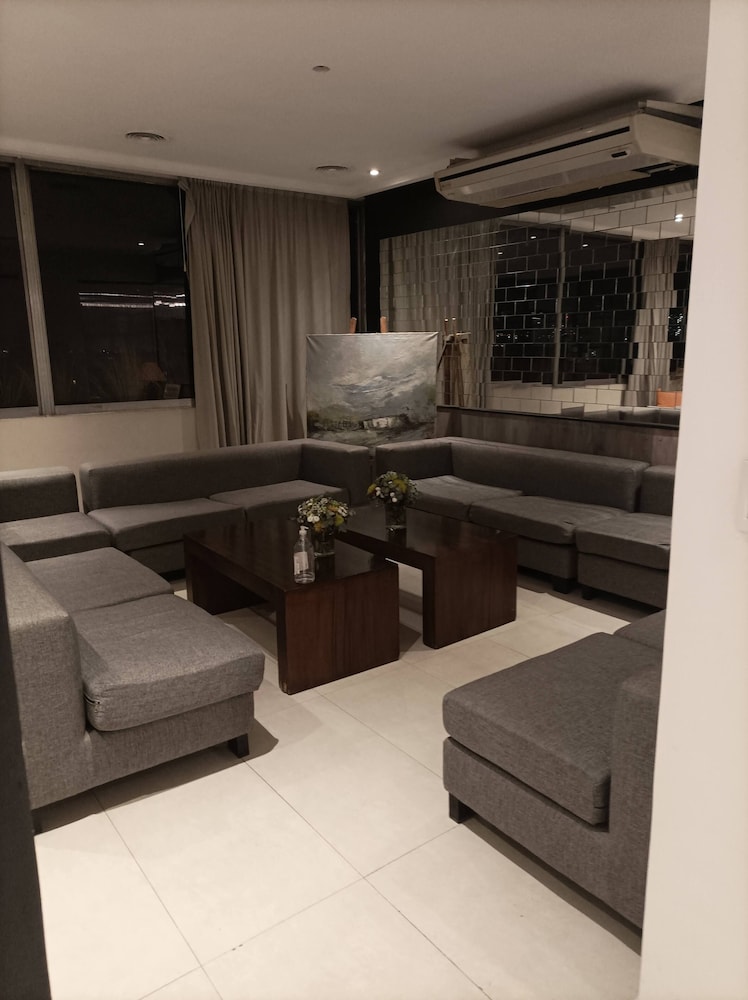 Internacional Hotel 48/70