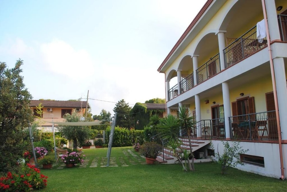 Larus Hotel 3/44