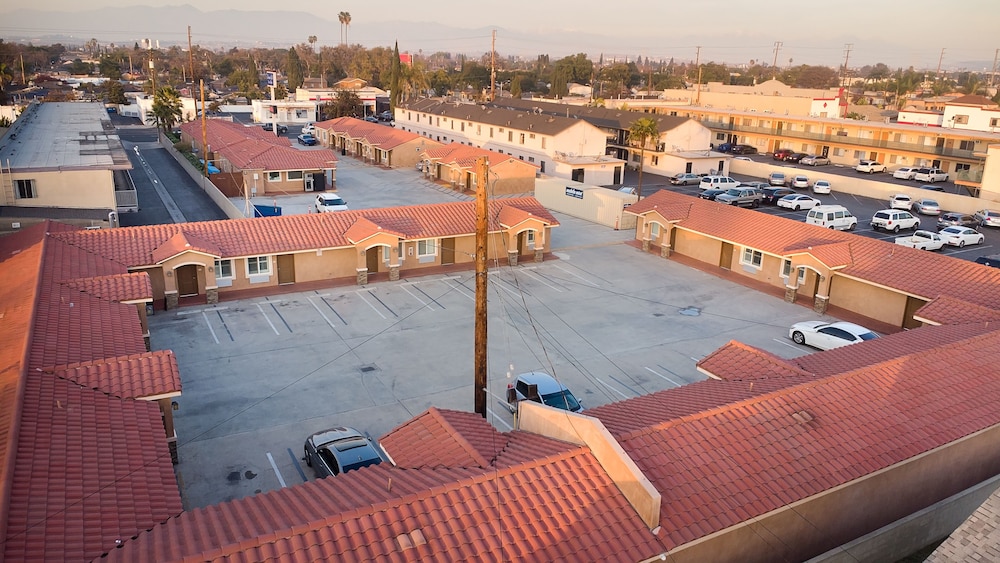 Diamond Bell Inn And Suites 39/54