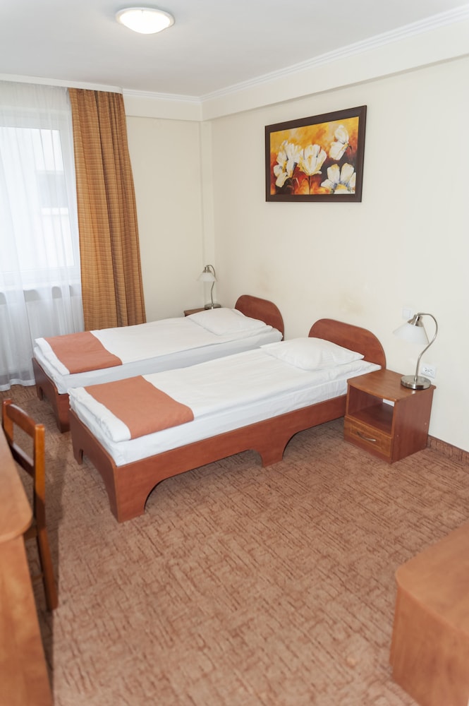 Hit Hotel 62/73