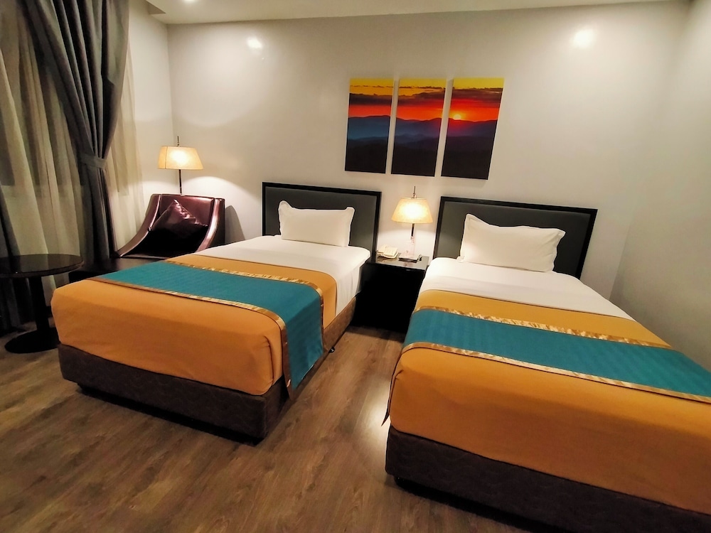 DELUXE, TWIN BEDS