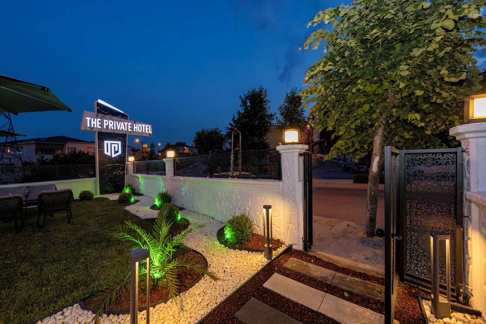 The Private Airport Hotel 45/50