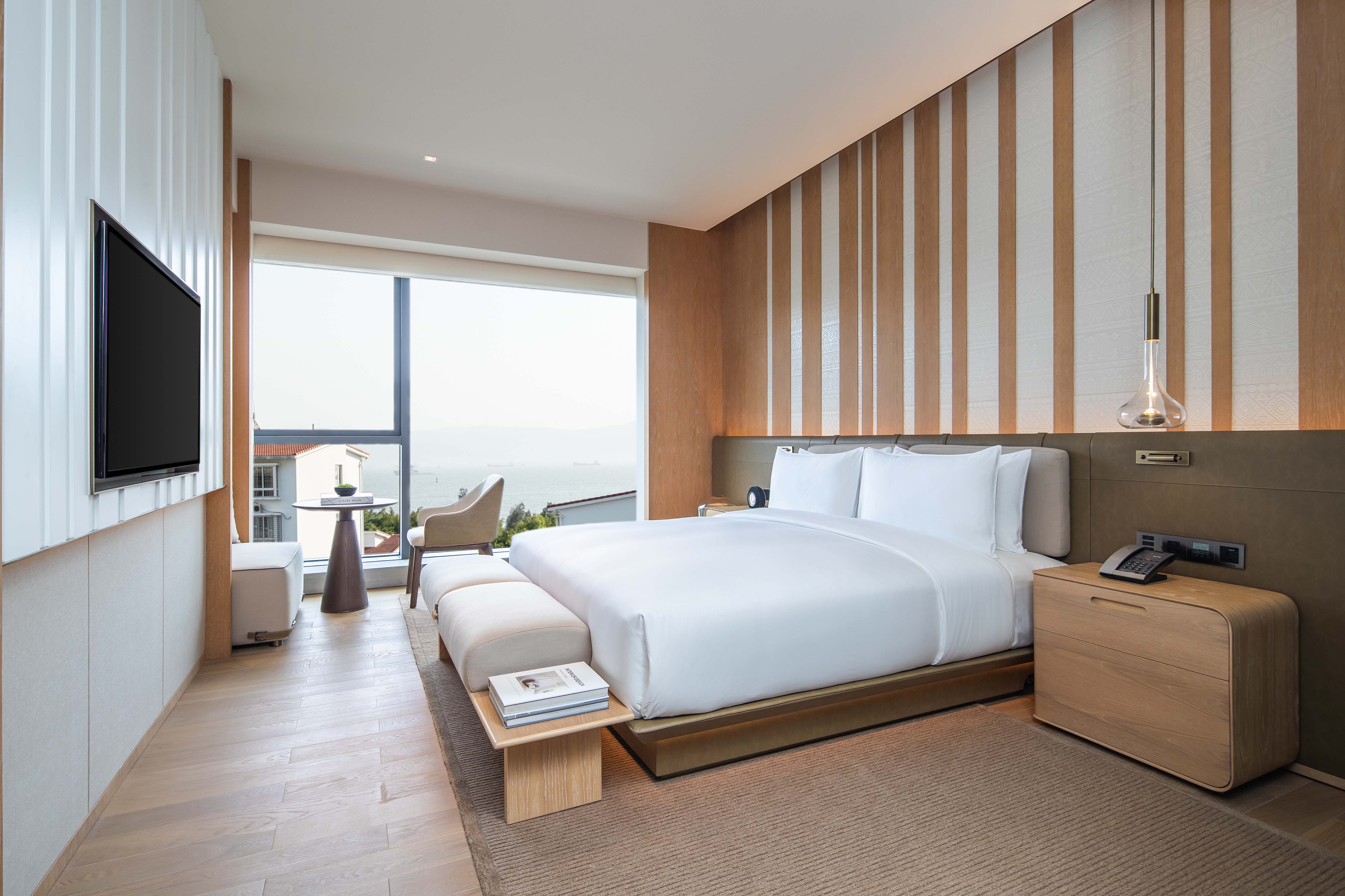 PREMIUM, SUITE, KING BED, SEA VIEW