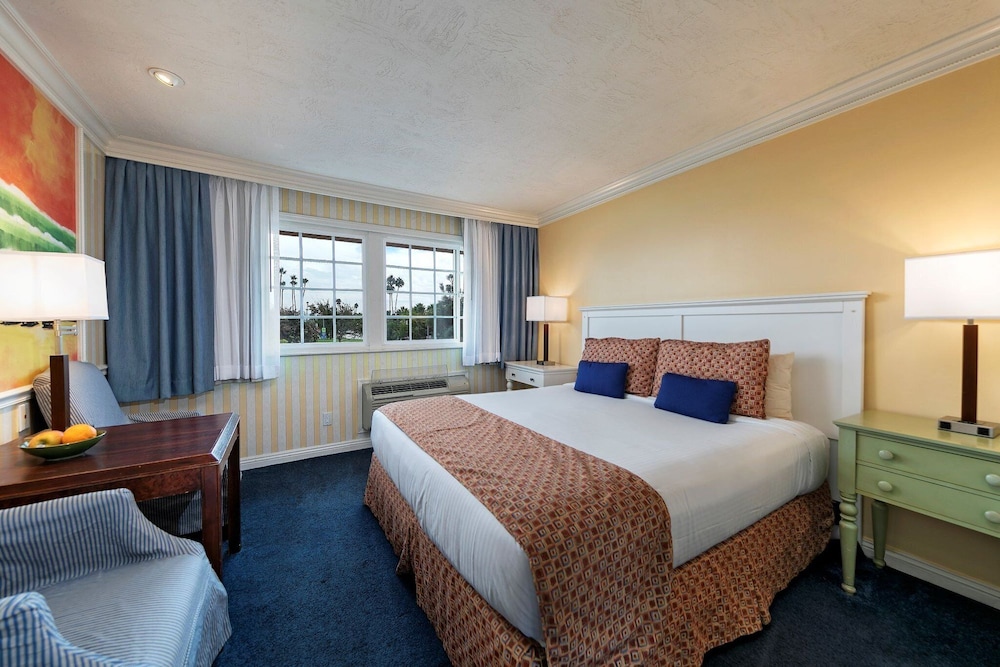 Bay Shores Peninsula Hotel 24/55