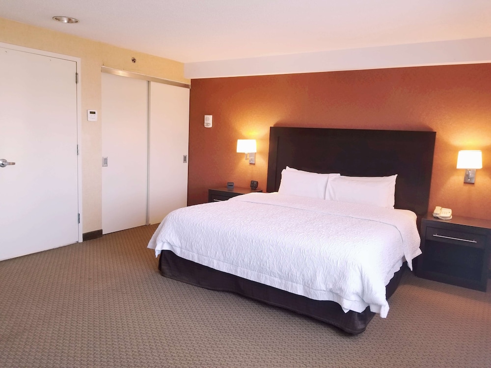 Room at Hampton Inn and Suites Boston-Crosstown Center, BOSTON - MA