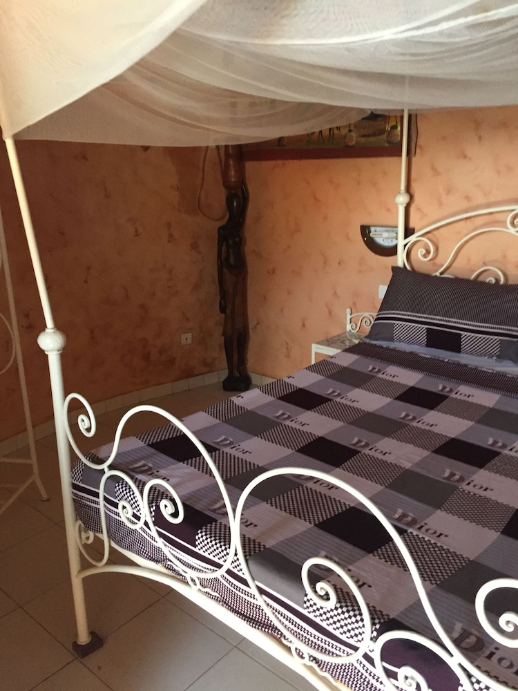 Les Crsitaux Roses in NIAGA