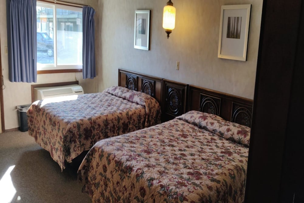 Love Hotels Tomahawk at Lake Mohawksin WI 13/49