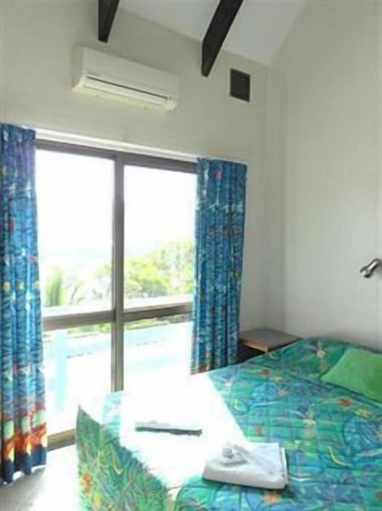 CORAL POINT LODGE 25/35