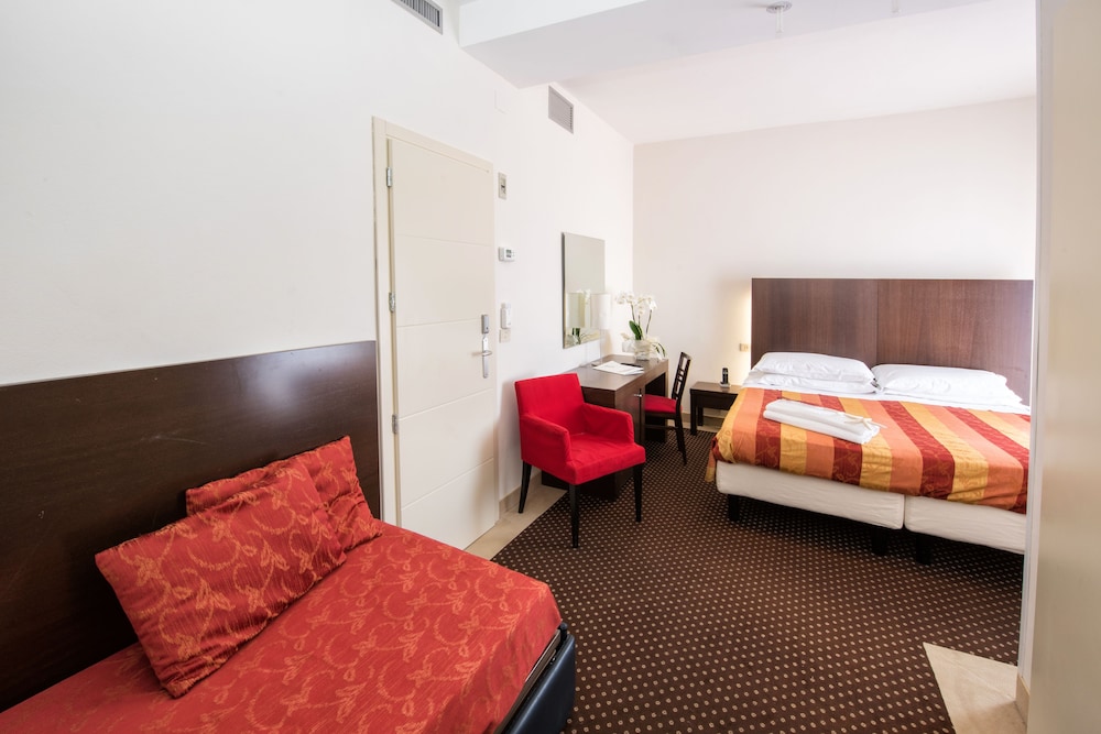 Hotel Cristina Corona 9/22