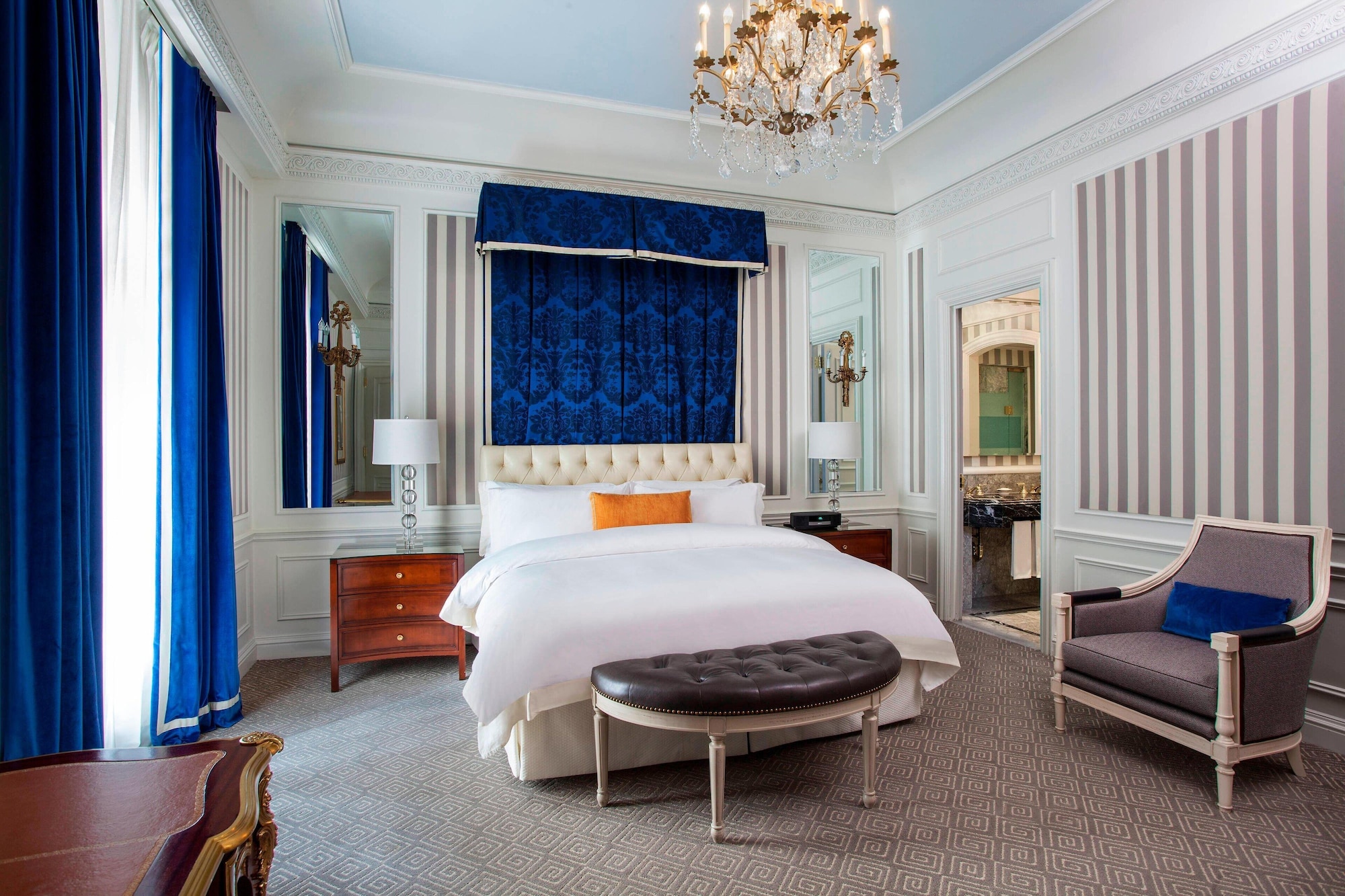 GRAND, KING BED, BUTLER