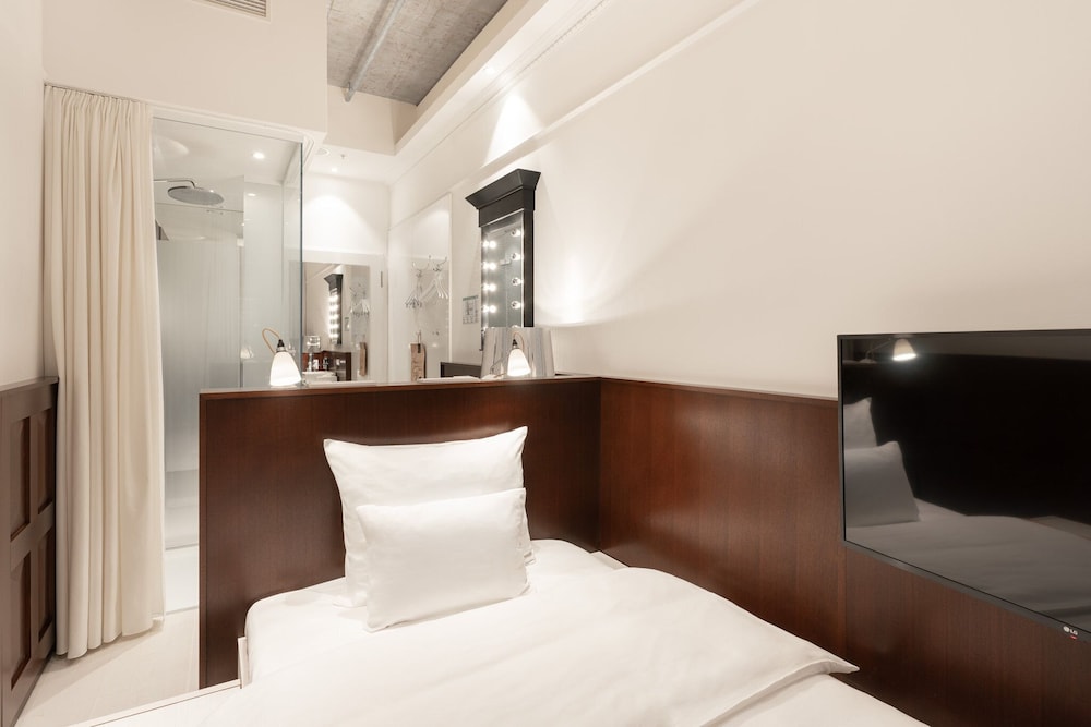 Nest, Queen Bed