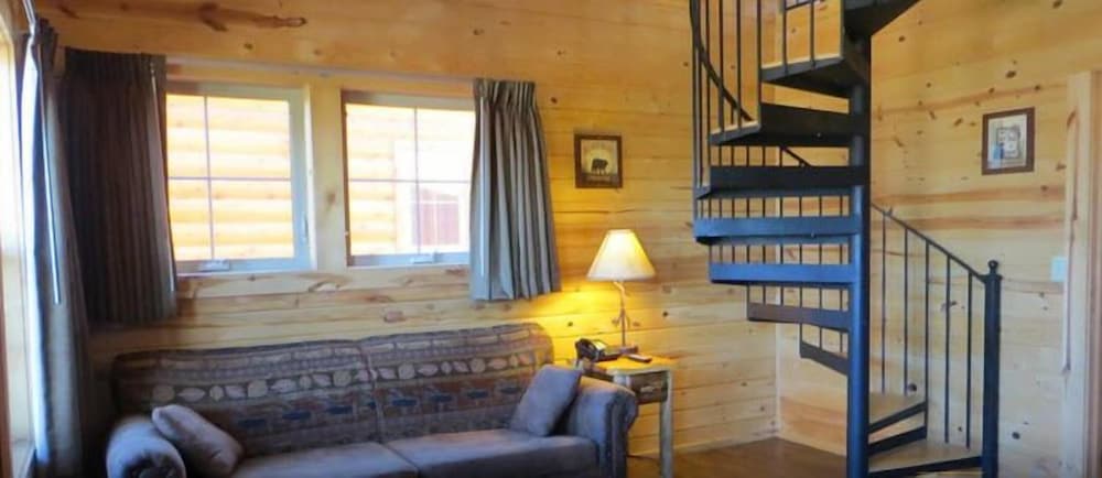 Cabins of Mackinaw 35/53