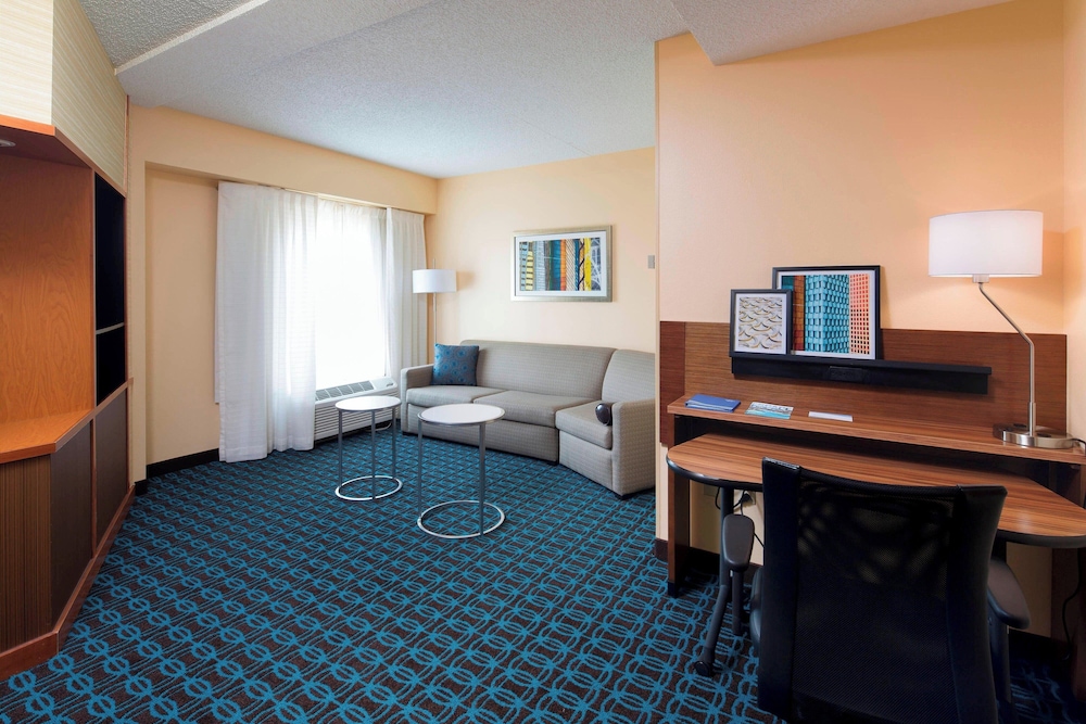 Fairfield Inn & Suites Newark Liberty International Airport 32/38