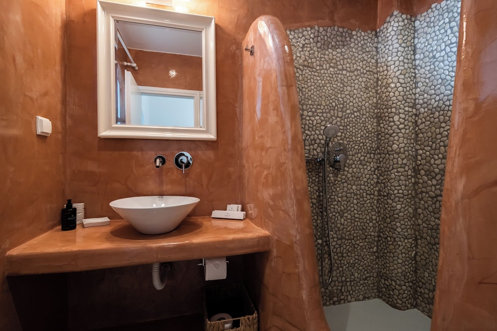 Black Diamond Suites Adults Only 48/50