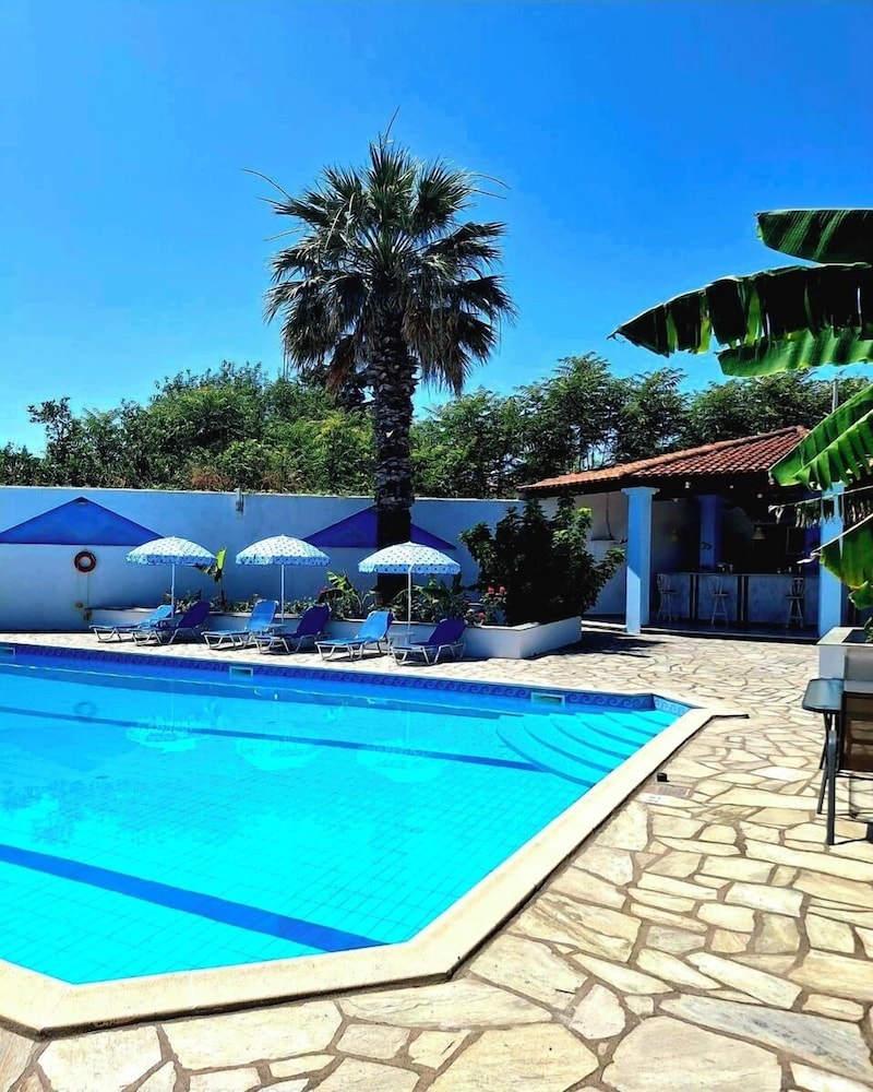 Dolphin Hotel 30/49