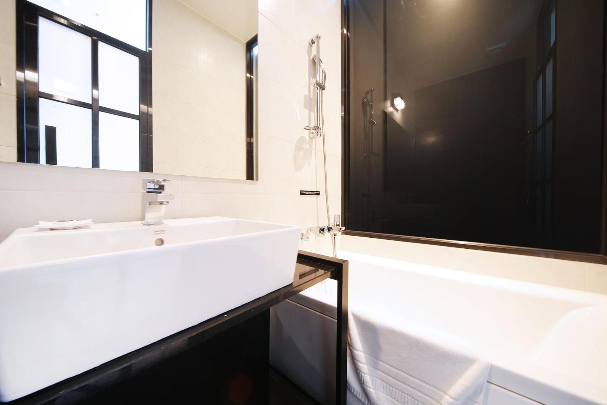 Korean, Deluxe, Double Bed, Sea View, Terrace, H Avenue 6/6