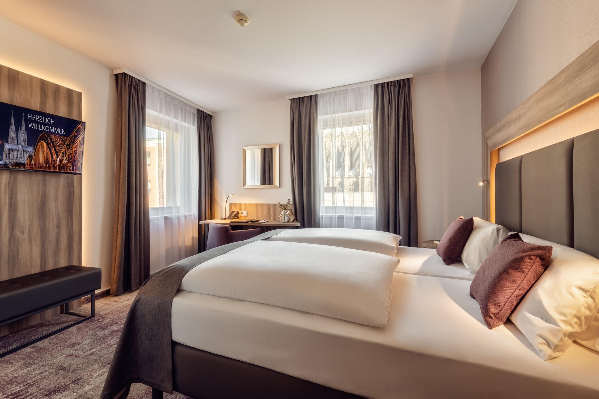 SUPERIOR, TWIN BEDS, CATHEDRAL VIEW