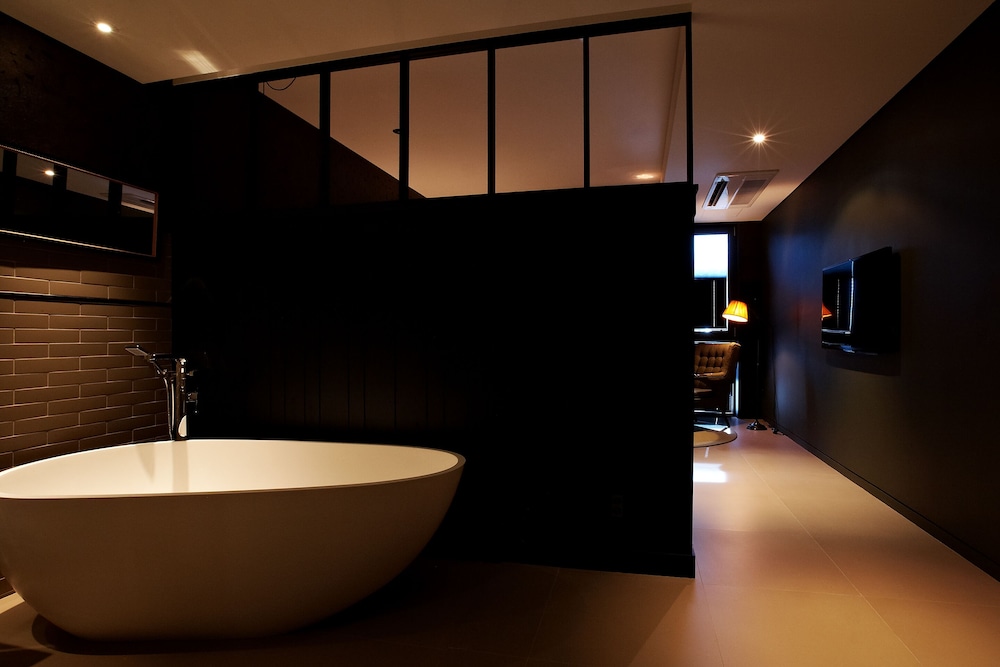 Lee Design Hotel 73/74