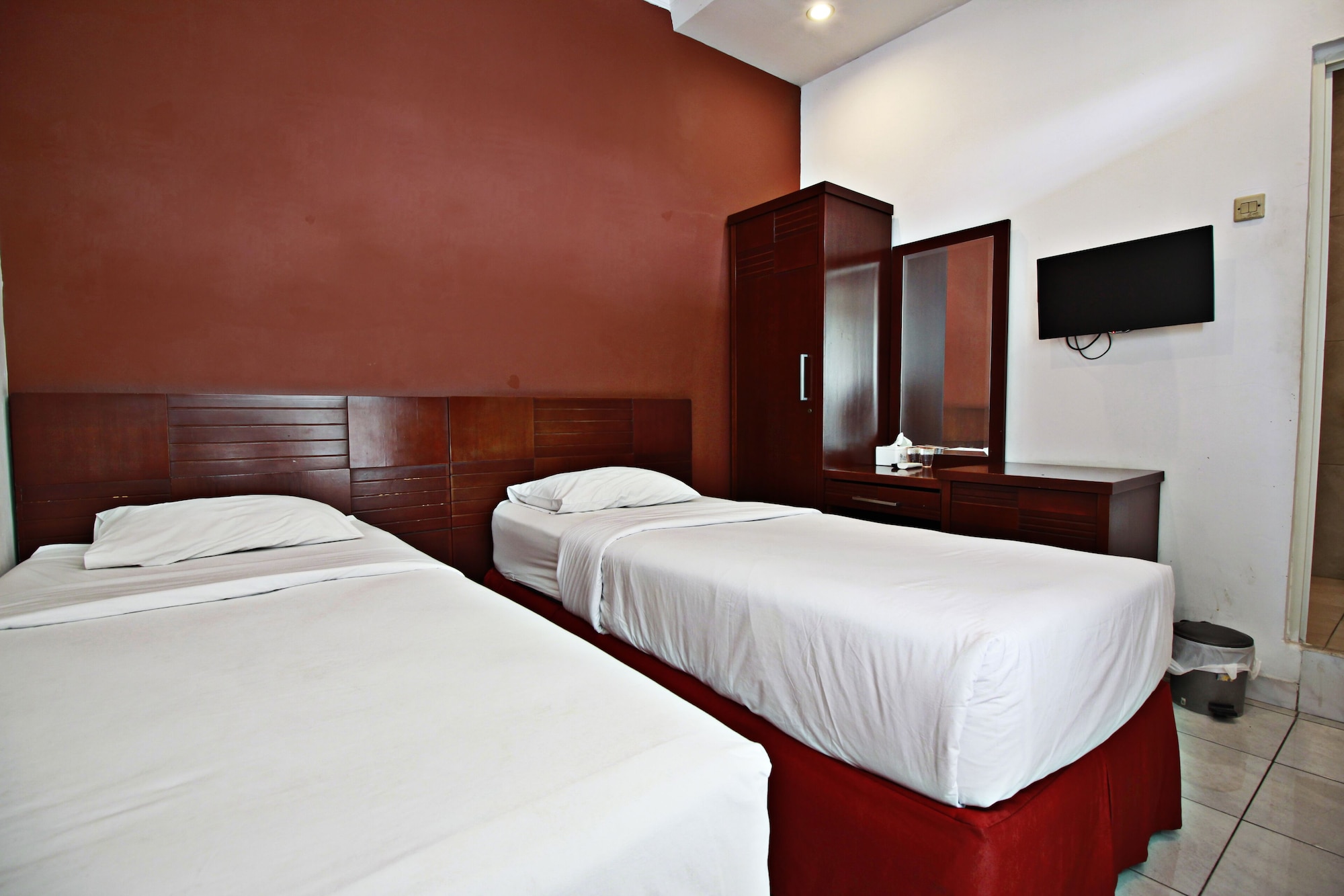 EXECUTIVE, DOUBLE OR TWIN BED