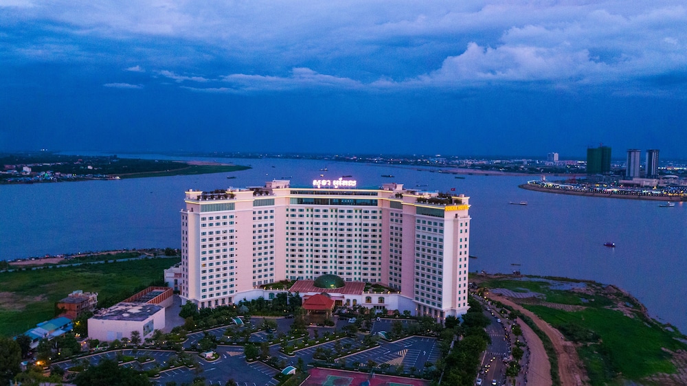 Sokha Phnom Penh Hotel 4/85