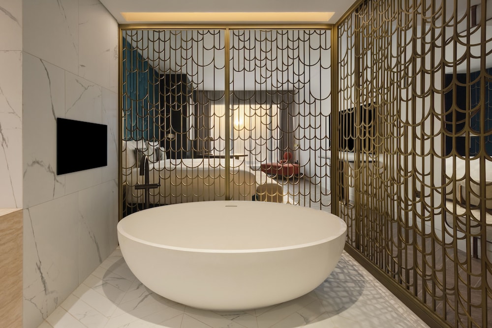 SO/ Uptown Dubai 115/115