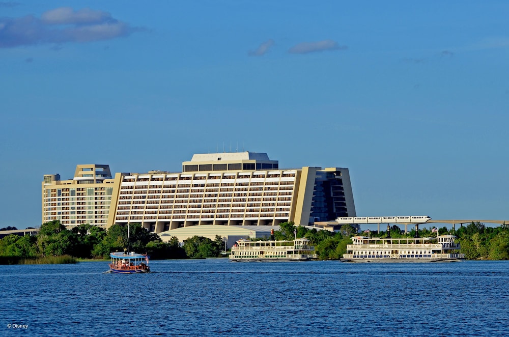 Bay Lake Tower at Disneys Contemporary Resort 32/39