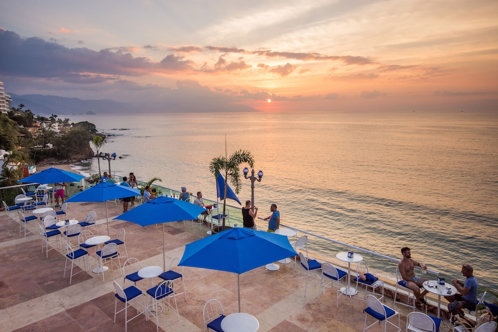 Chairs Resort By the Sea 46/49