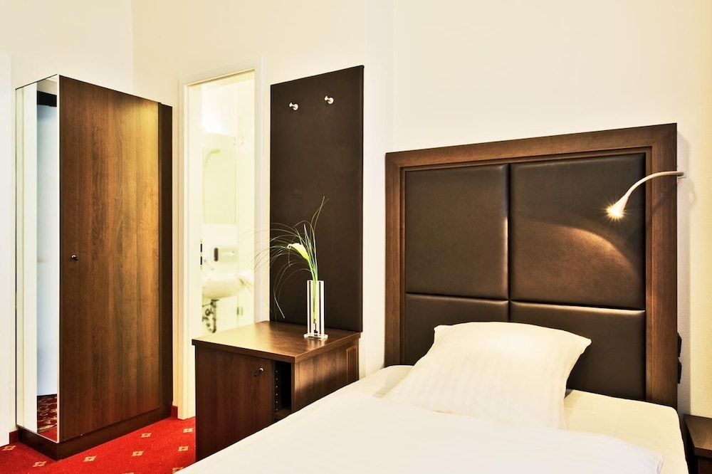 Centro National Frankfurt, Trademark Collection by Wyndham 12/34