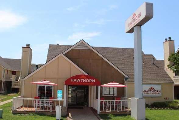 Hawthorn Suites By Wyndham Wichita East 1/35