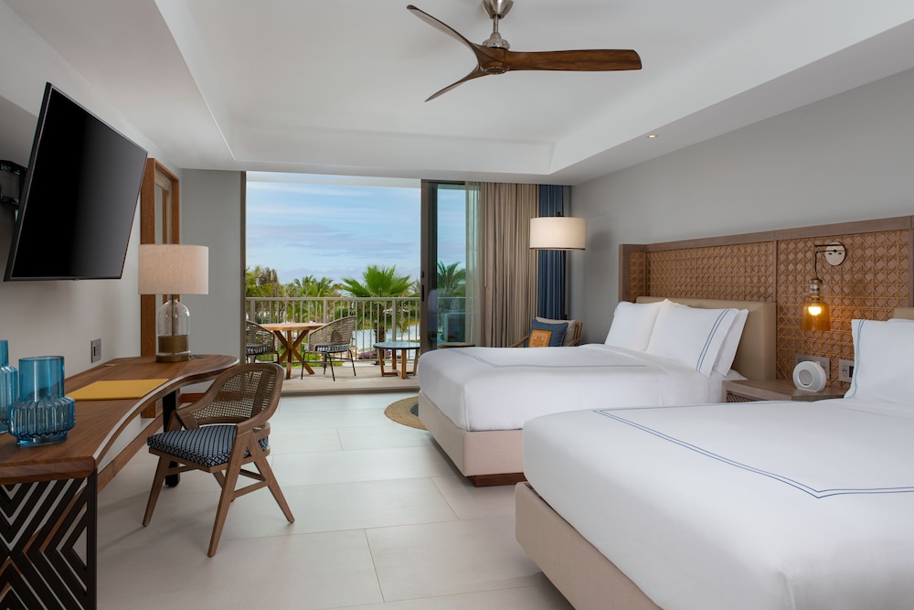 Room, 2 Queen Beds, Tropical View