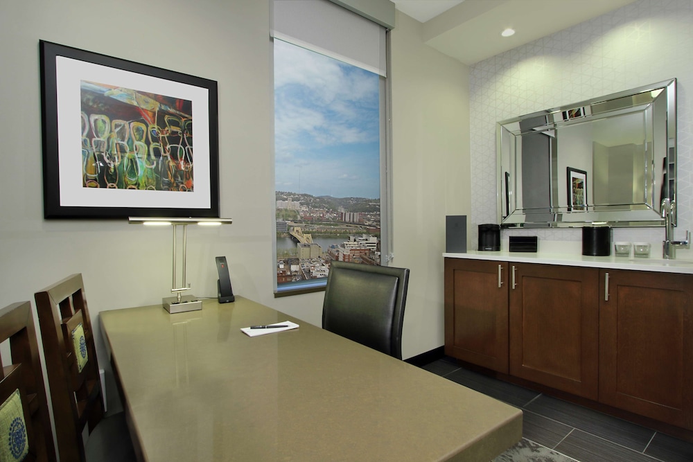 Embassy Suites By Hilton Pittsburgh Downtown 46/57