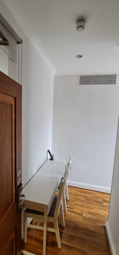 Msk Hotel 82 London 20/34