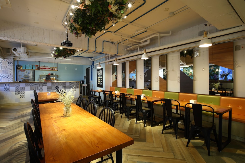 Loosha Hostel 51/69