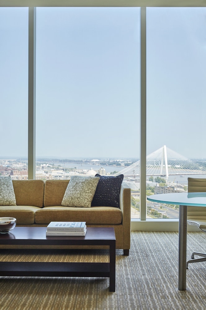 Four Seasons Hotel St. Louis 34/79