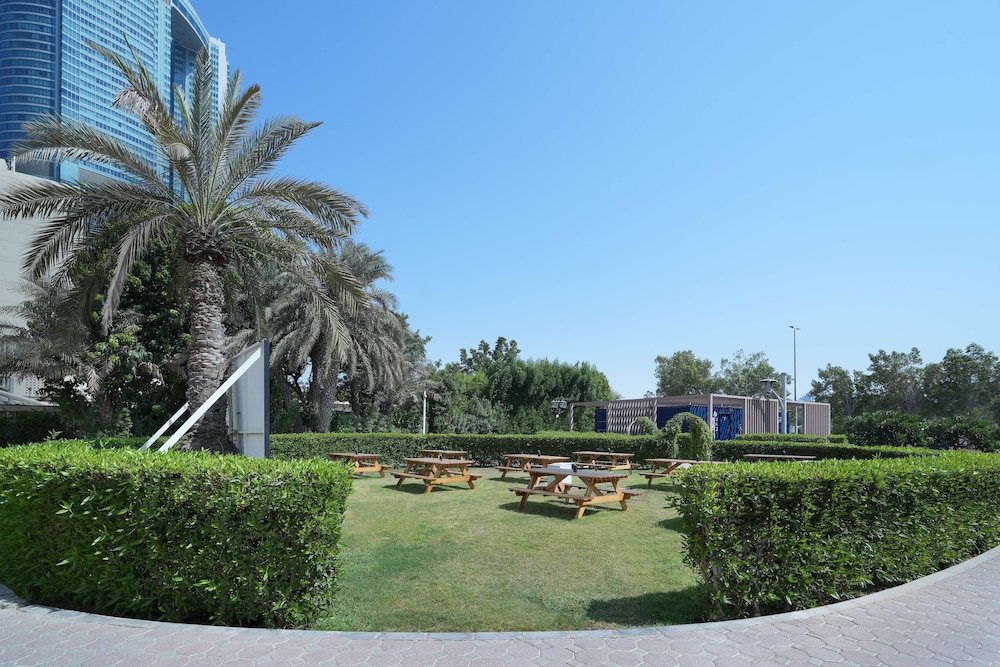 Radisson Blu Hotel and Resort Abu Dhabi Corniche 84/88