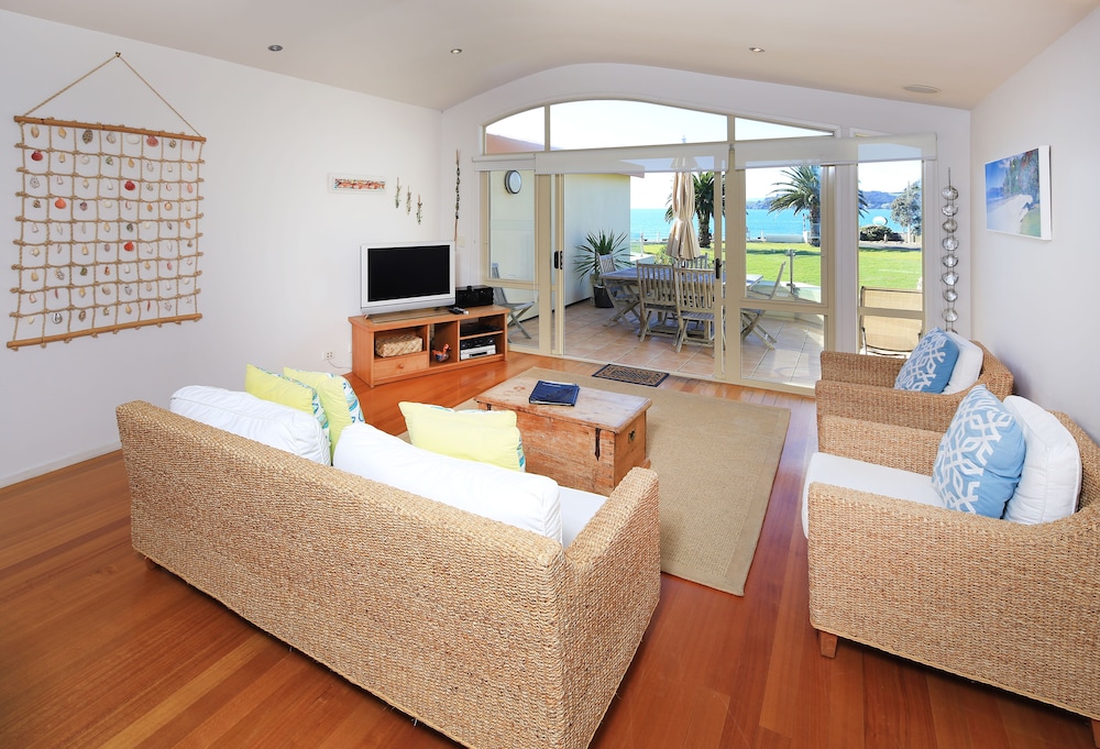 ONETANGI BEACH APARTMENTS 16/69