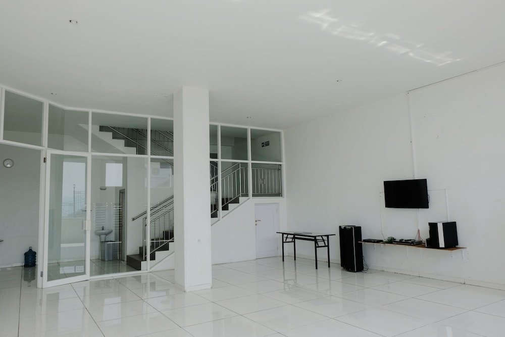 Hotel O Batu near Jatim Park formerly Villa Bukit Panderman Residence 41/49
