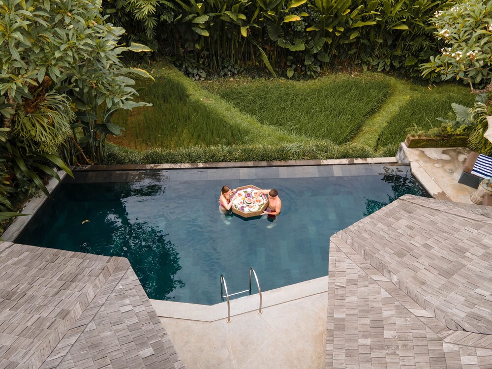 The Sender Pool Suite 40/50