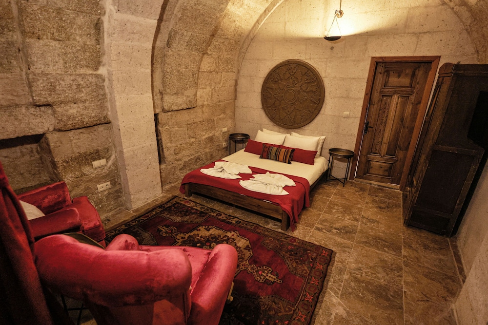 Eagle Cave Inn 25/50