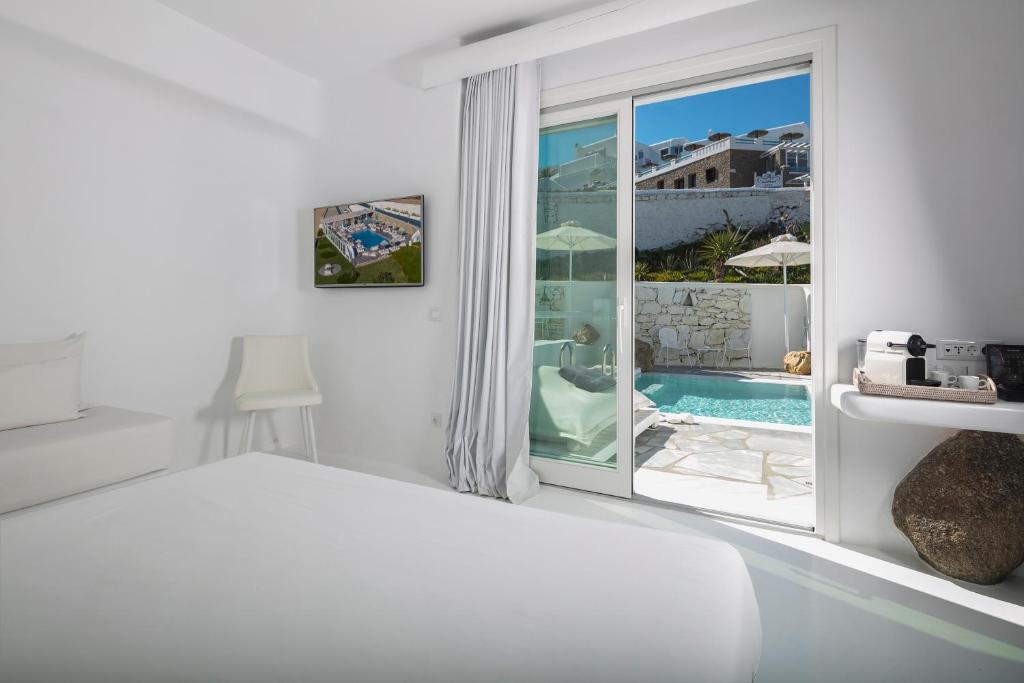 DELUXE, DOUBLE BED, PARTIAL SEA VIEW, PRIVATE POOL