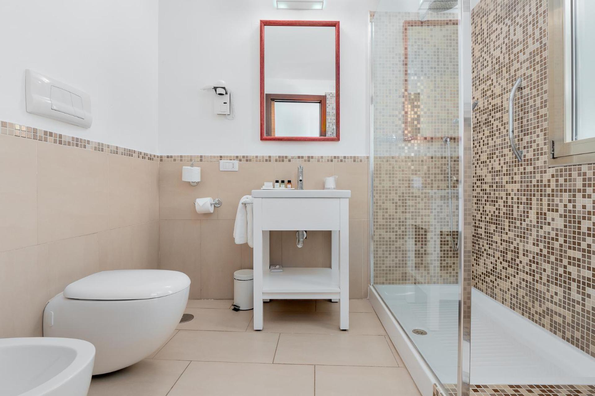 غرفة بسرير مزدوج أو سريرين منفصلين بإطلالة على البحر في المبنى الرئيسي