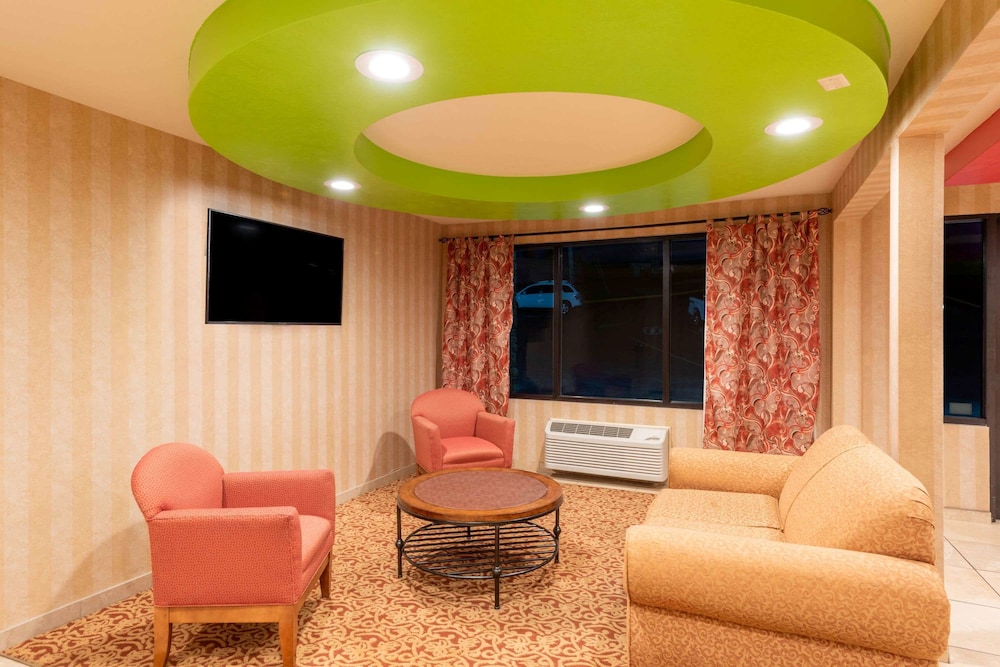 Suburban Studios Branson On The Strip 21/21