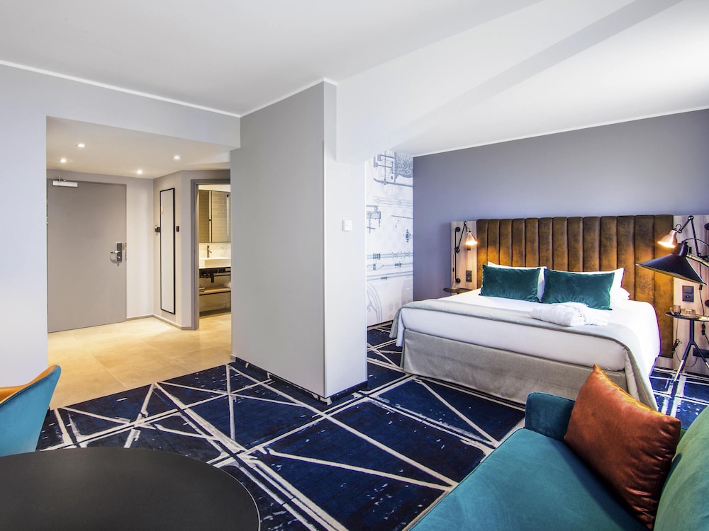PRIVILEGE, DOUBLE BED